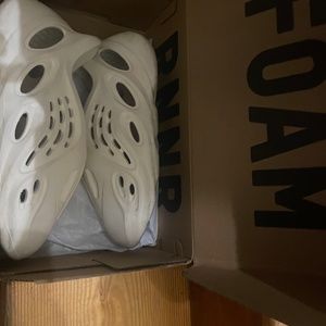 Yeezy Foamrunner